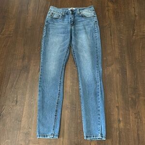 Women’s size 2 Refuge skinny light blue jeans